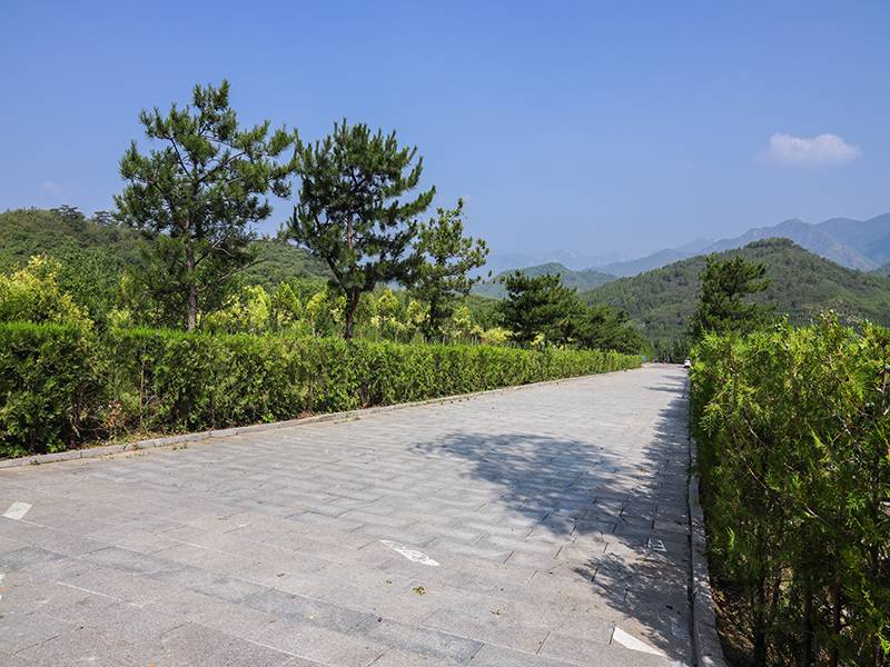 归山陵园墓地价格，归山陵园的墓穴多吗？